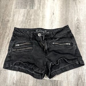 American Eagle Woman’s super stretch shorts size 6